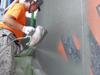 千葉県　富津市　外壁塗装　ミラクファンドKC-1000を吹き付け