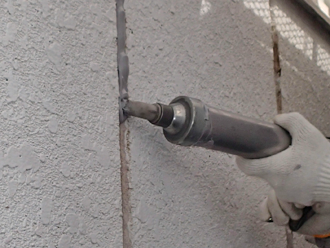千葉県富津市　外壁塗装　屋根カバー工法　下地の処理　目地補修　コーキング注入