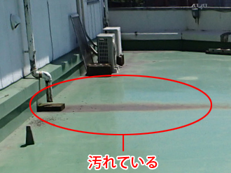 千葉県富津市　外壁塗装　屋根カバー工法　2階のベランダ　排水不良による汚れ