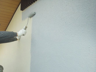 富里市　外壁塗装　下塗り　微弾性フィラー