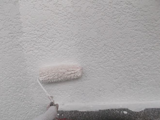 千葉県浦安市　外壁塗装　屋根塗装　外壁の中塗り