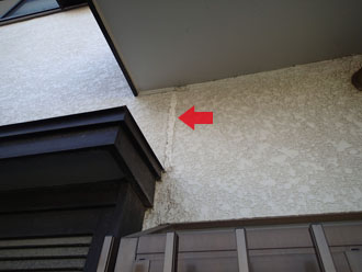 千葉県浦安市　外壁塗装　屋根塗装　点検点検　外壁のクラック補修跡