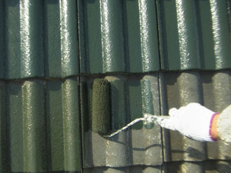 習志野市　屋根塗装　中塗り　セメント瓦　ルーフマイルドシリコン