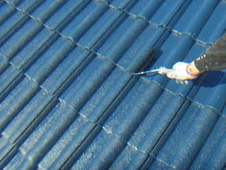 習志野市　屋根塗装　上塗り　セメント瓦　ルーフマイルドシリコン