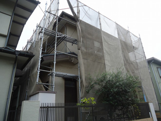 千葉県船橋市　屋根塗装　棟板金交換　部分塗装　足場架設　メッシュシートの折りたたみと収納