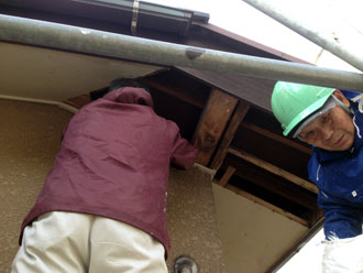 千葉県袖ヶ浦市　軒天補修　傷んだ軒天板の撤去