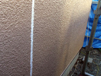 千葉県袖ヶ浦市　外壁塗装　中塗り後のクラック補修