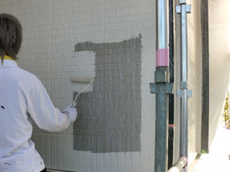 袖ケ浦市　外壁塗装　中塗り　ファインコートSi