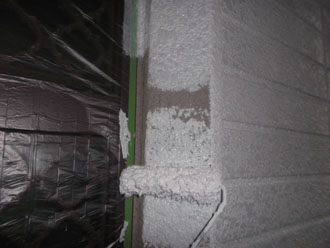 千葉県香取市　外壁塗装　陸屋根　防水工事　高圧洗浄　玄関部分の中塗り