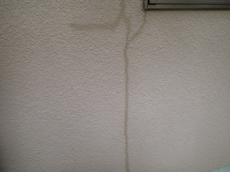 東京都昭島市　外壁塗装　外壁の点検　ひび割れの補修跡