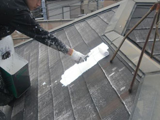東京都立川市　屋根塗装　下塗り　遮熱塗料　アレスクールプライマー