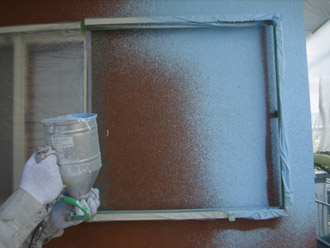 神奈川県三浦市　外壁塗装　屋根塗装　外壁塗装の様子　下塗り
