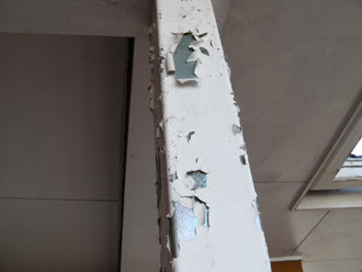神奈川県三浦市　外壁塗装　屋根塗装　点検　玄関の柱の塗装の剥がれ
