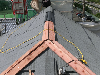 横浜市緑区　屋根カバー工法　貫板と換気棟設置