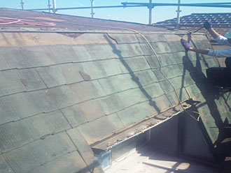 神奈川県横浜市都筑区　屋根解体　積水U瓦解体中下からスレート屋根